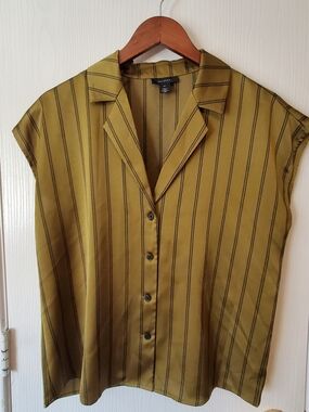 Halogen Olive Green Vertical Stripe Short-Sleeve Button Shirt